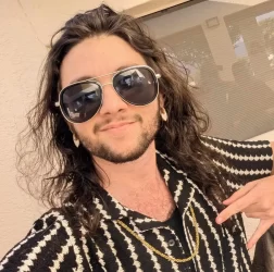 1000019016 - Dev Solovey