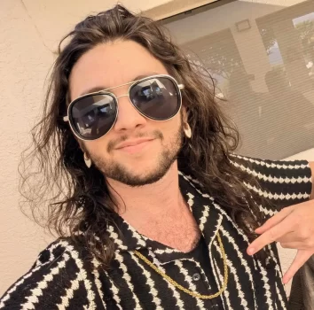 1000019016 - Dev Solovey