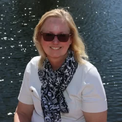 Author Central Photo - Veronica Freeland