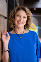 Author_Photos-Leslie Keller-7106 - Leslie Rager