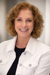 Headshot New - Leslie Rager