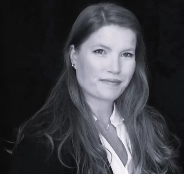 SK headshot 032821 (1) - Shelley Kuklish